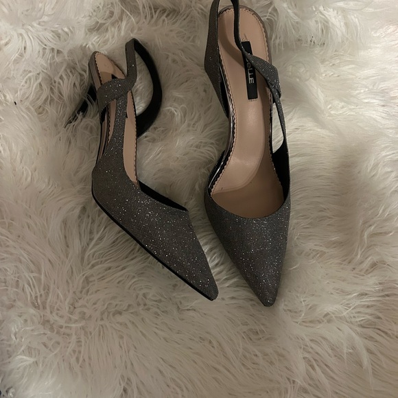 Elegant Gray Glitter Slingback Heels - Picture 2 of 6